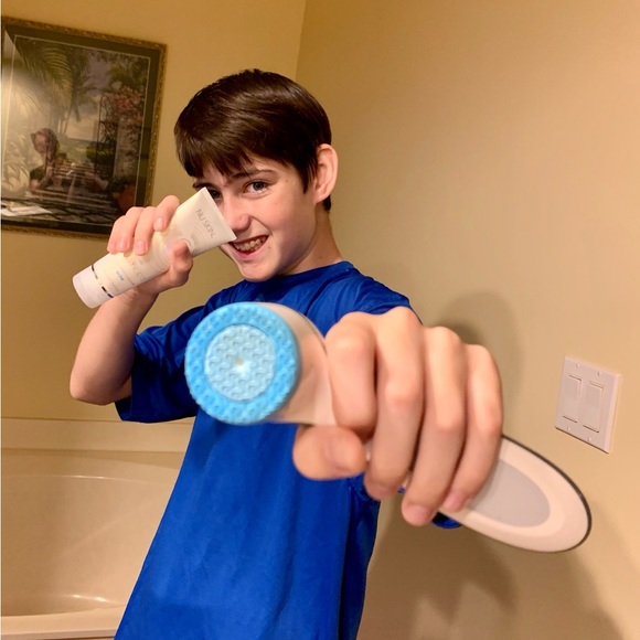 COPY - Lumispa io Cleansing Beauty Device & Acne Clear Line Products - Picture 4 of 15